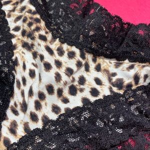 VS Black & Leopard Print Panties large